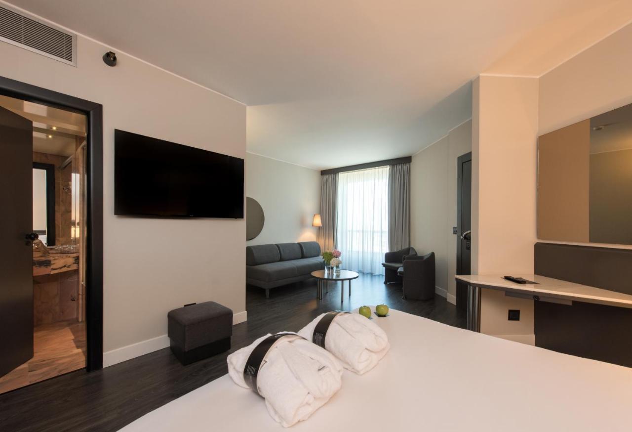 The Nicolaus Hotel Bari Bagian luar foto