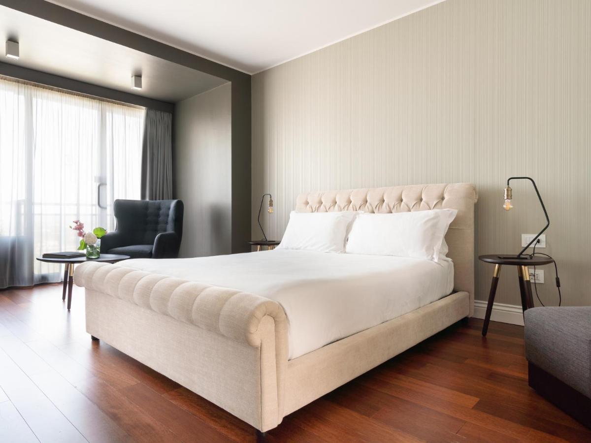 The Nicolaus Hotel Bari Bagian luar foto