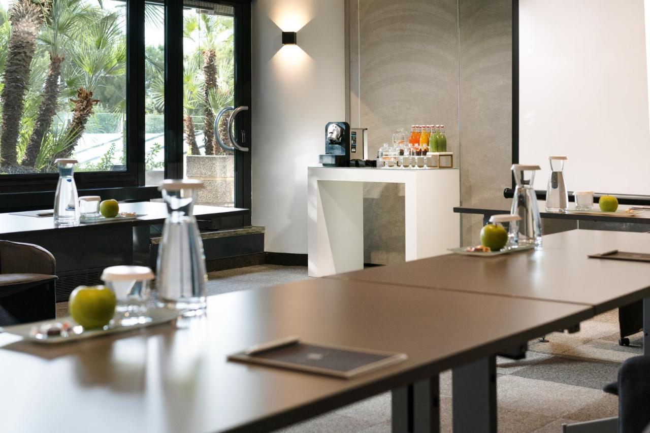 The Nicolaus Hotel Bari Bagian luar foto