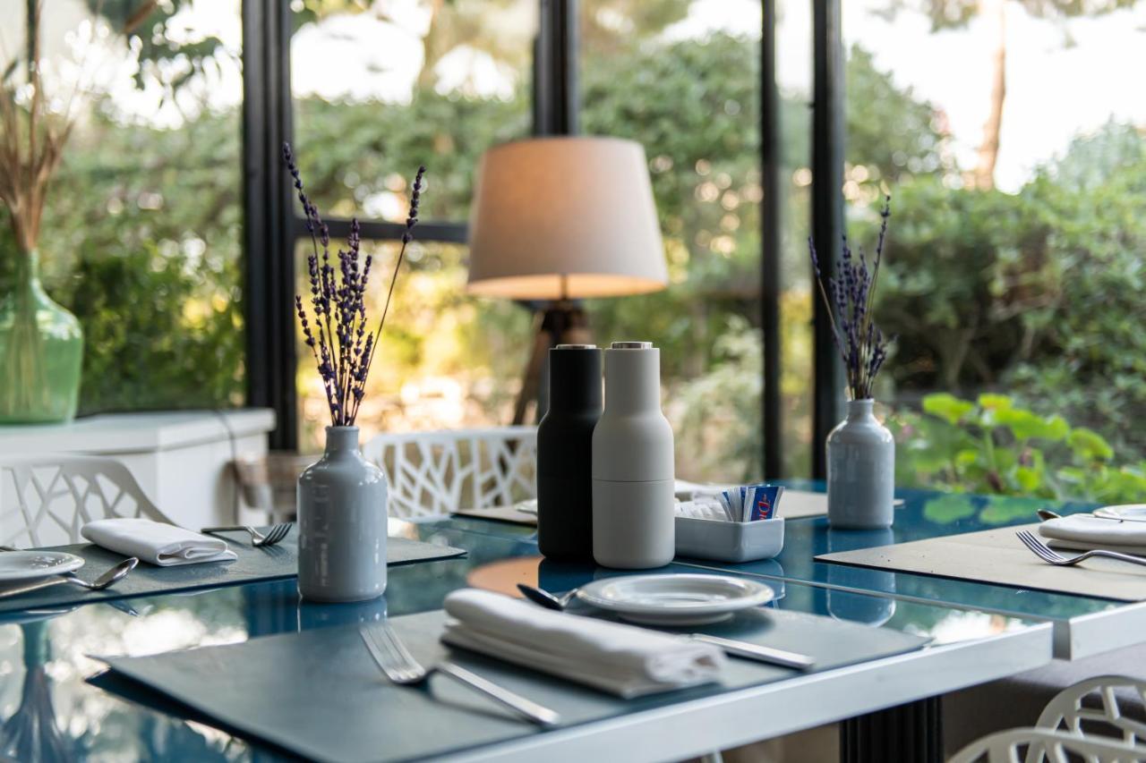 The Nicolaus Hotel Bari Bagian luar foto
