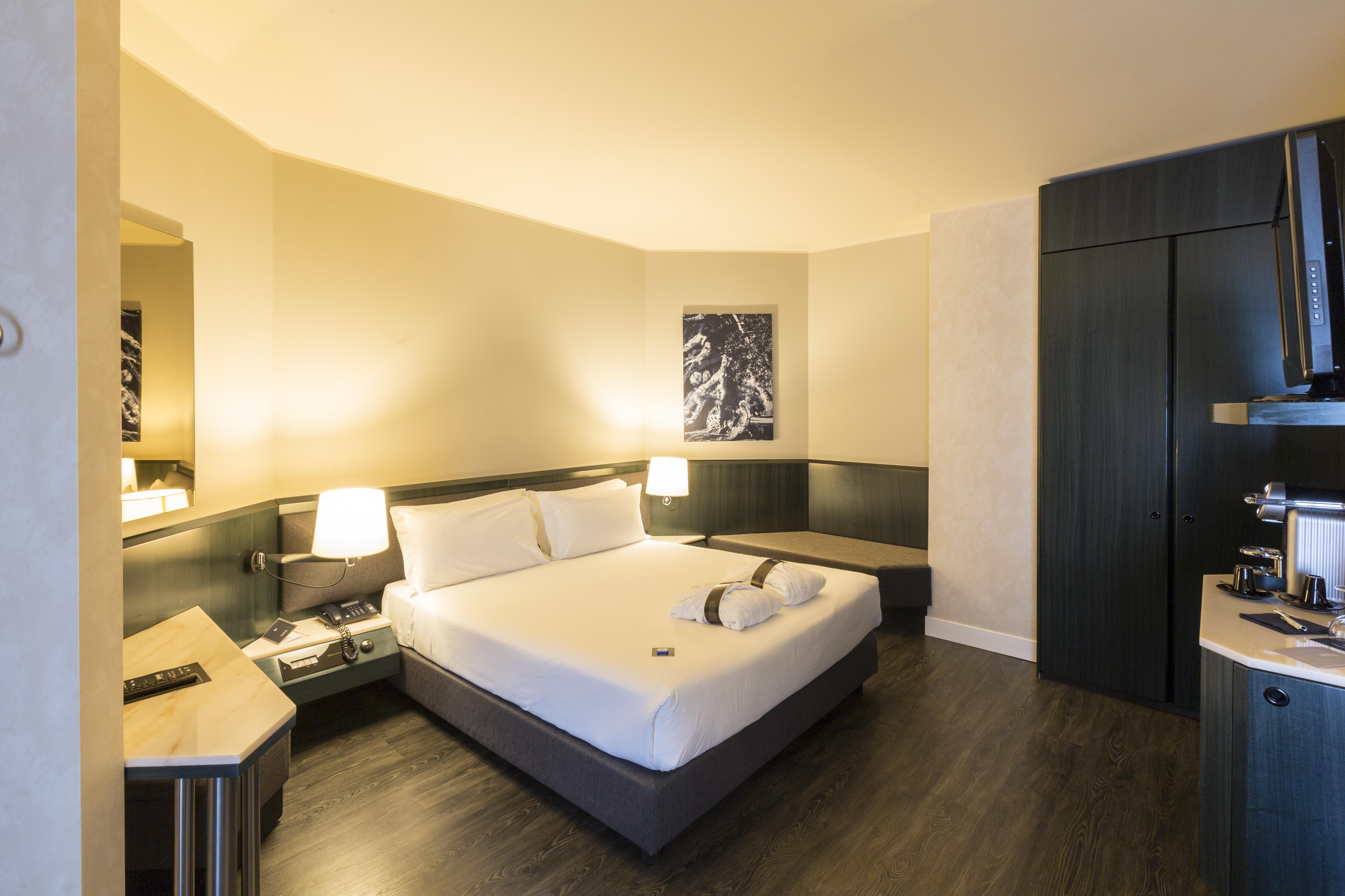 The Nicolaus Hotel Bari Bagian luar foto