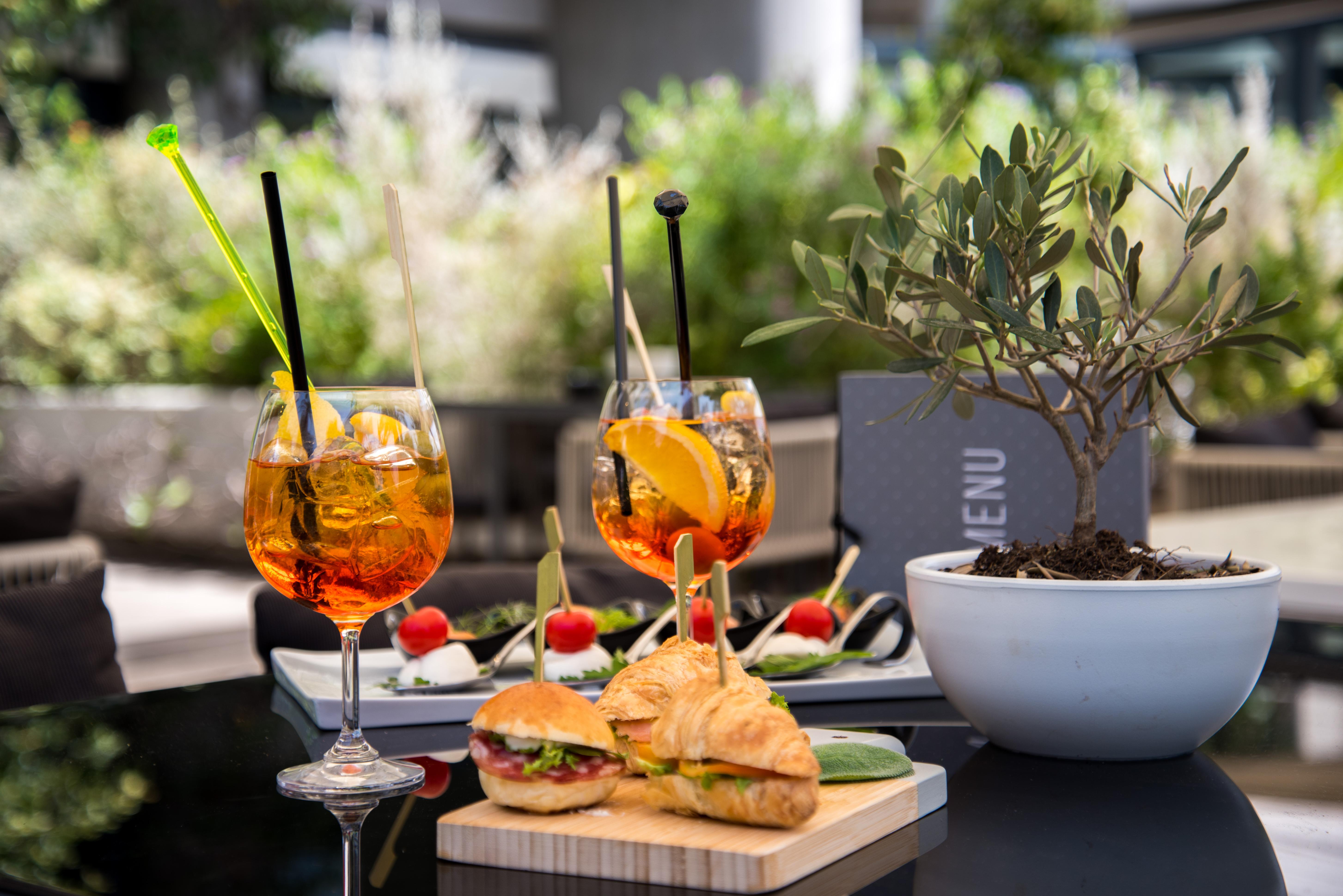 The Nicolaus Hotel Bari Bagian luar foto