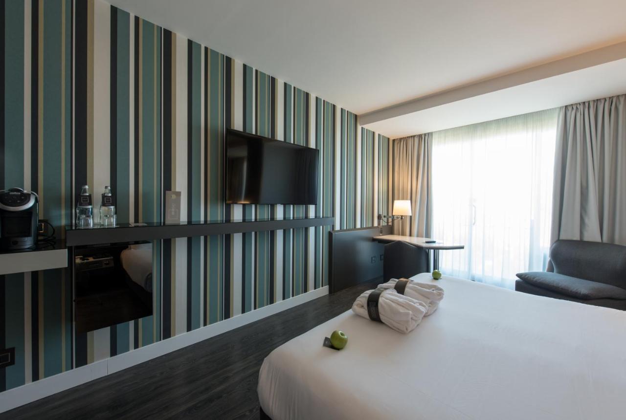 The Nicolaus Hotel Bari Bagian luar foto